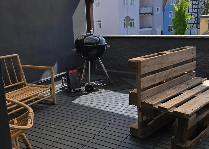 Work & House In Linz לינץ אם ריין